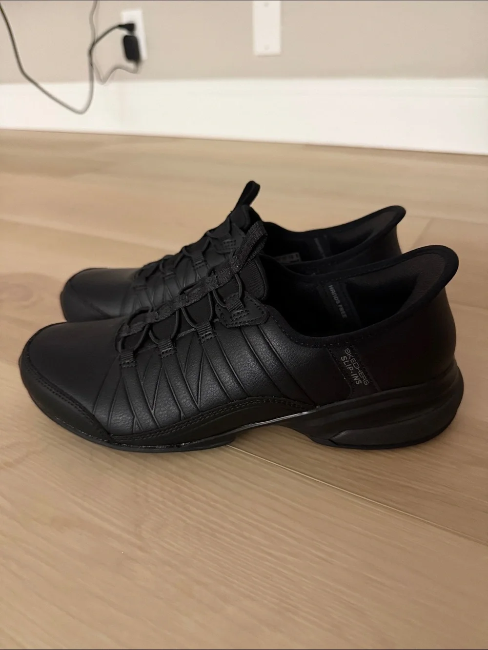 Last pair NWOB Skechers Hands Free Black Slip-On Walking Shoe Size 6